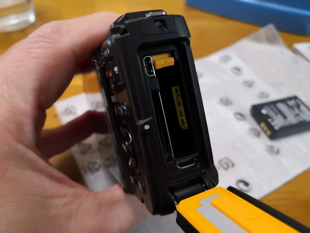 新品同様 NSY企画Nikon デジタルカメラ COOLPIX W300 BK クールピクス 1605万画素 ブラック 防水 耐寒 防塵 