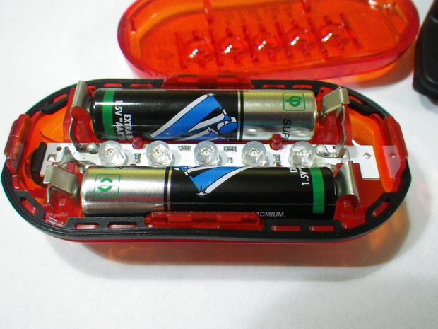 電源は単四電池2本