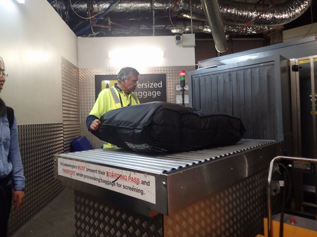 大型手荷物検車場