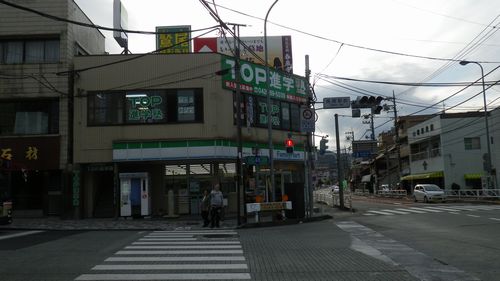 ファミリーマート高尾駅北口店