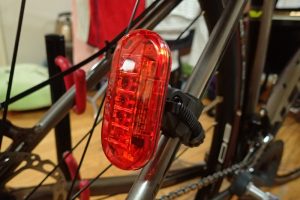 【安心安全】テールライトは車体・ヘルメットに2つずつ付ける