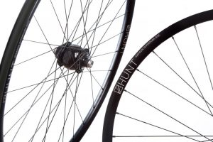 ハブダイナモ+ディスクブレーキ(スルーアクスル12mm)というホイール